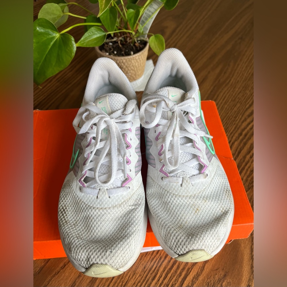 Nike Women’s Downshifter 11 SIZE 6.5 Used